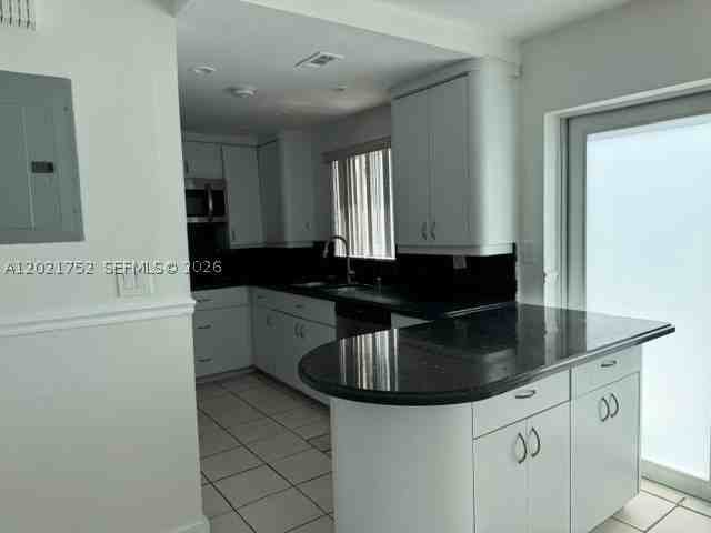 11 Sw 109th Ave #C9 - Photo 7 of 9