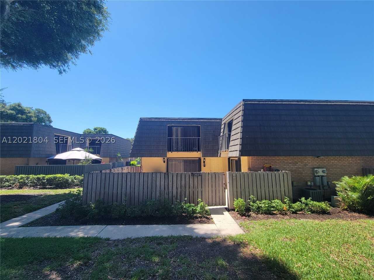 3227 32nd Way #3227 - Photo 5 of 42