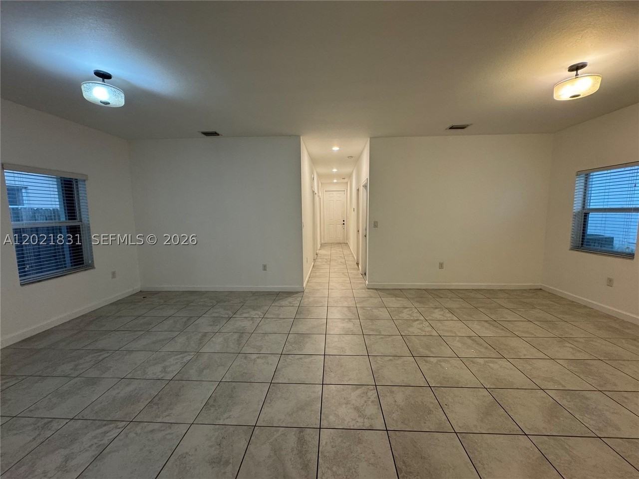 273 Se 31st Ave - Photo 4 of 30