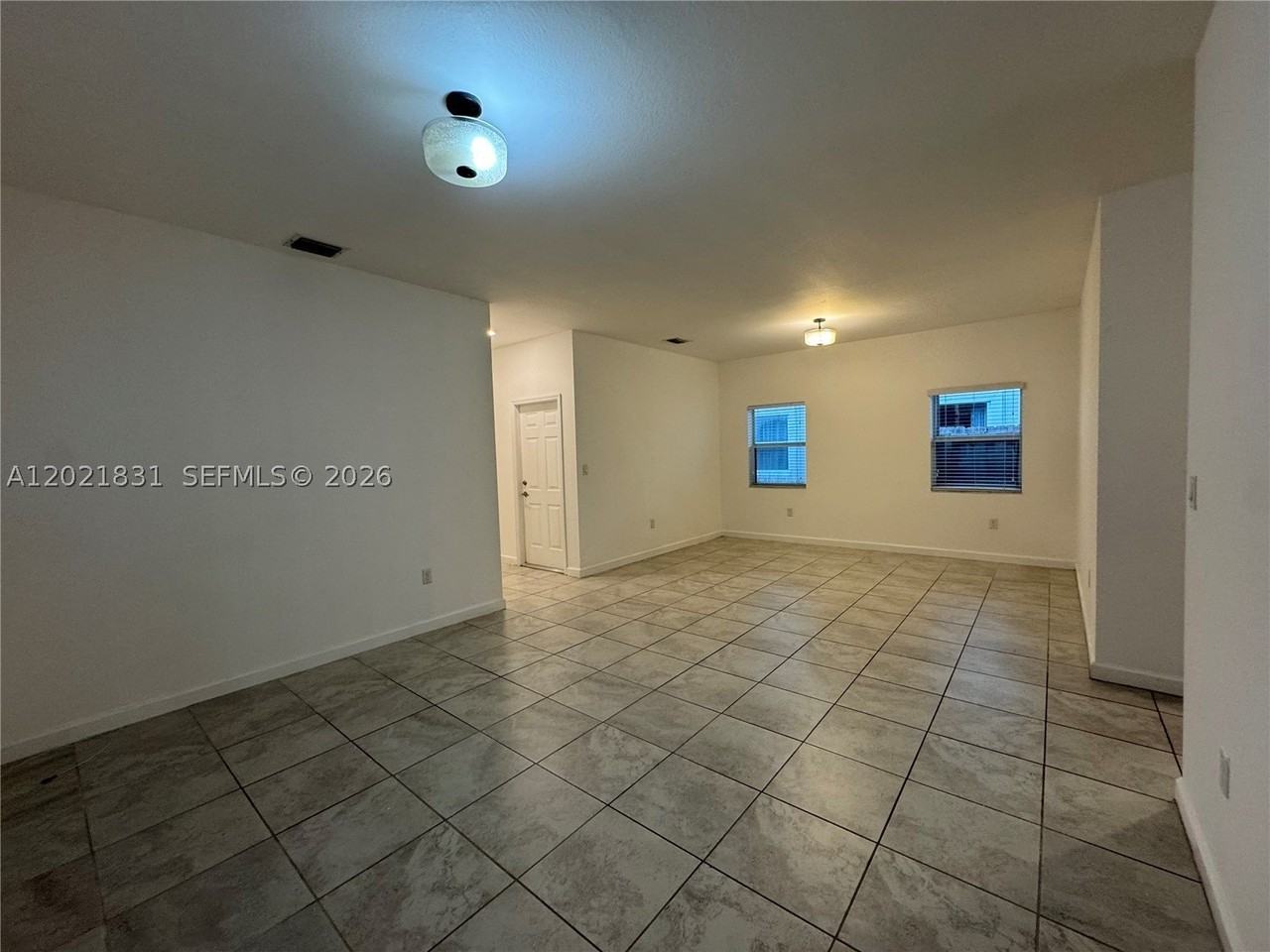 273 Se 31st Ave - Photo 5 of 30