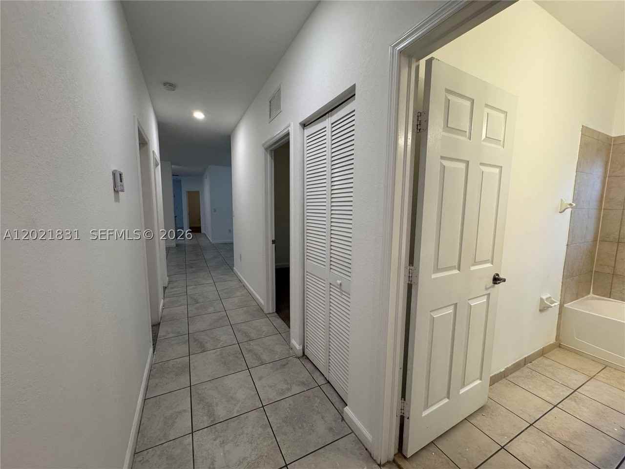 273 Se 31st Ave - Photo 6 of 30