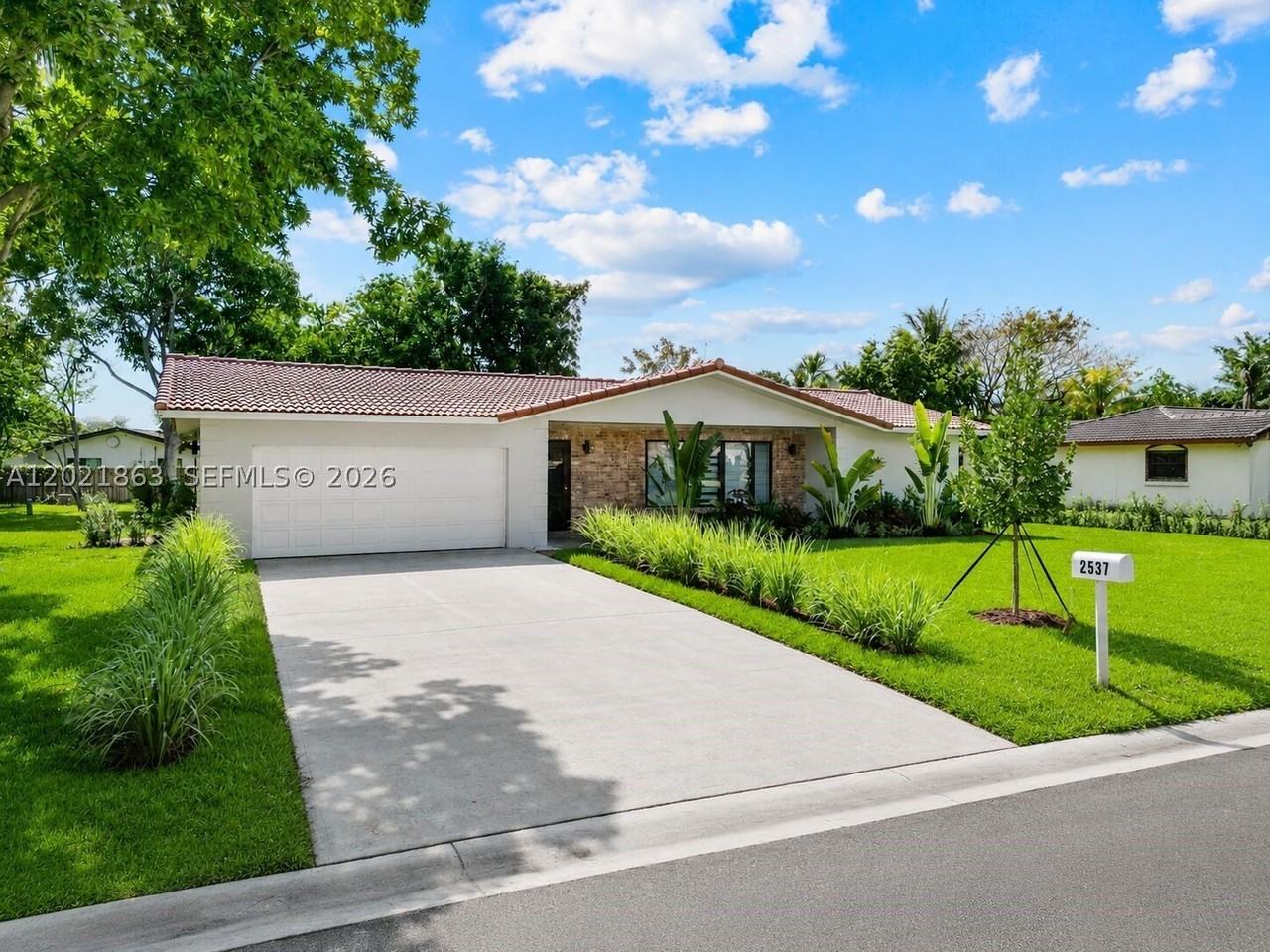 2537 Nw 116th Ter - Photo 3 of 50