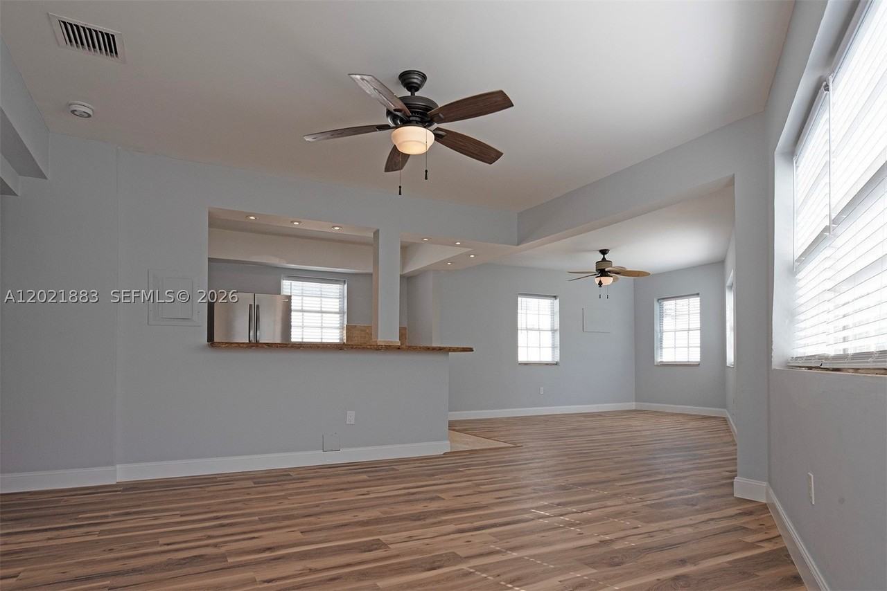2383 Flamingo Dr #11 - Photo 5 of 30
