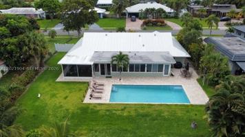 featured image of 3324 Lakeview Blvd