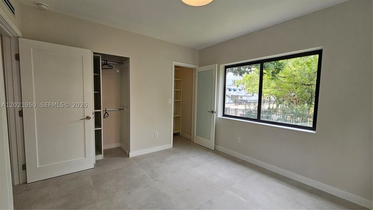 424 Ne 63rd St - Photo 6 of 18