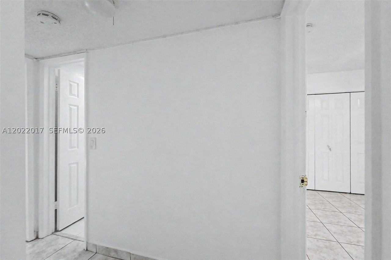 1950 W 54th St #105 - Photo 4 of 30
