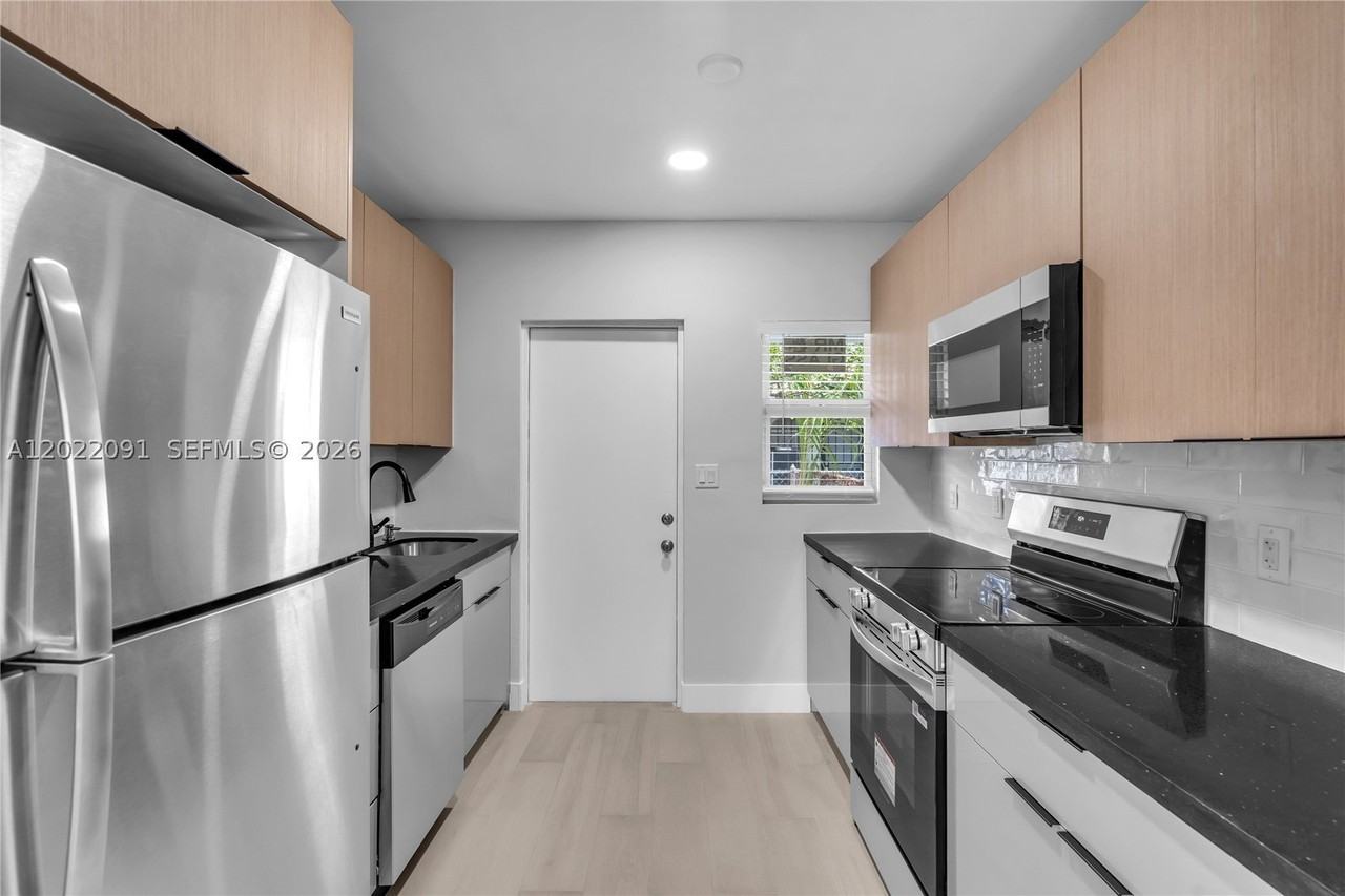 351 Ne 82nd St #1 - Photo 6 of 34