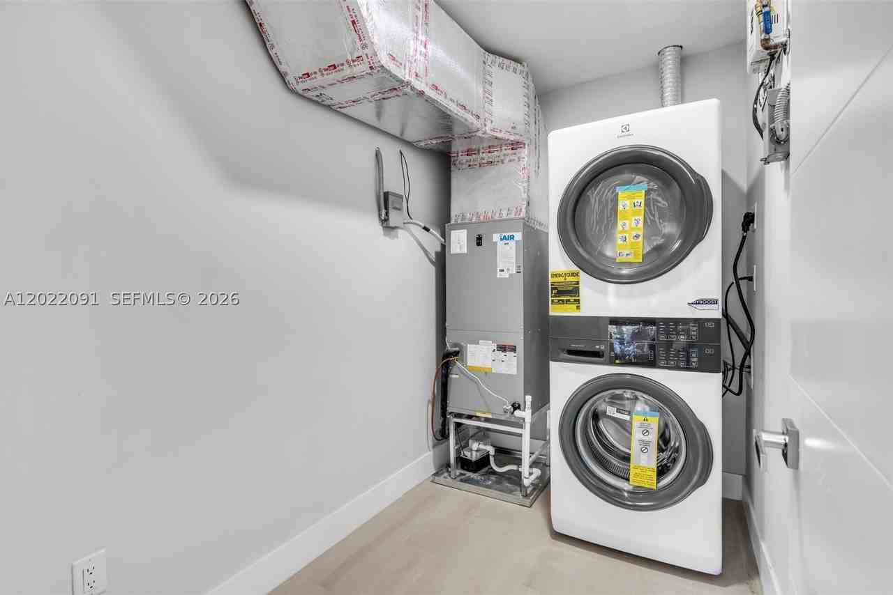 351 Ne 82nd St #1 - Photo 7 of 34