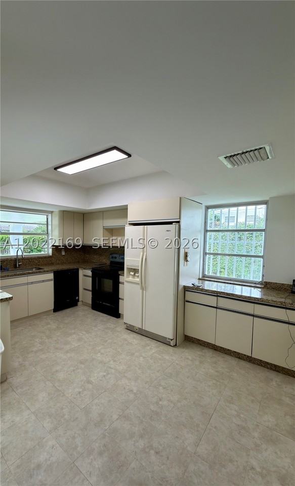 7700 Sw 52nd Ct - Photo 4 of 18