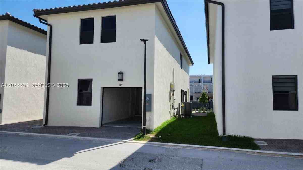 8119 Nw 42nd St #8119 - Photo 3 of 50