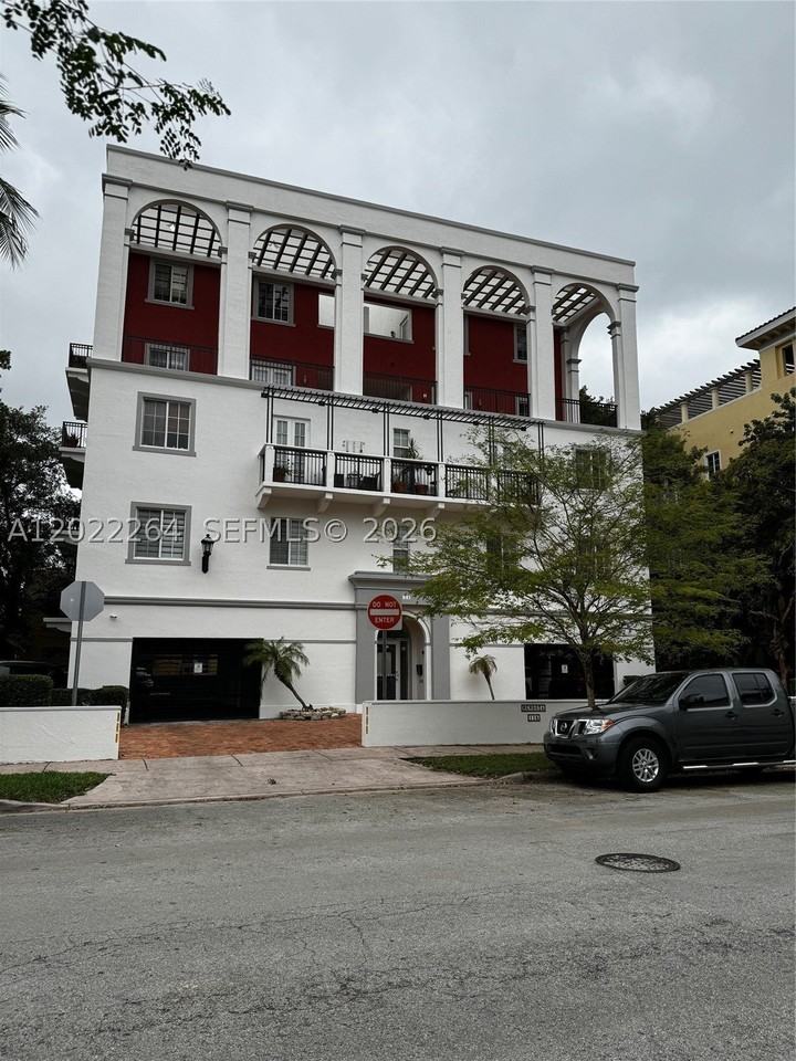 115 Mendoza Ave #201