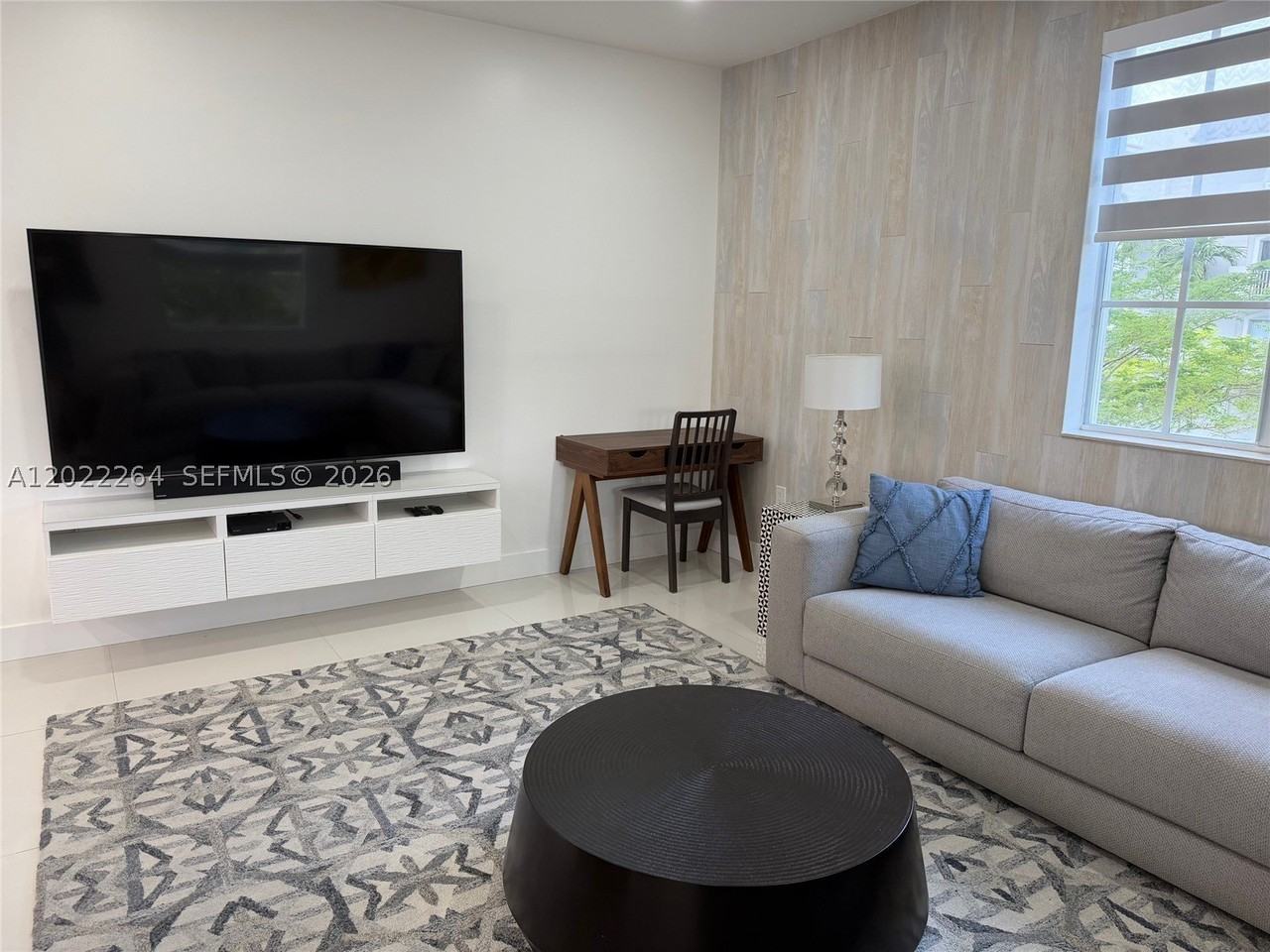 115 Mendoza Ave #201 - Photo 3 of 12