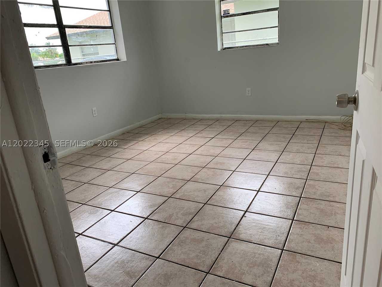 756 Nw 5th St #0 - Photo 3 of 15
