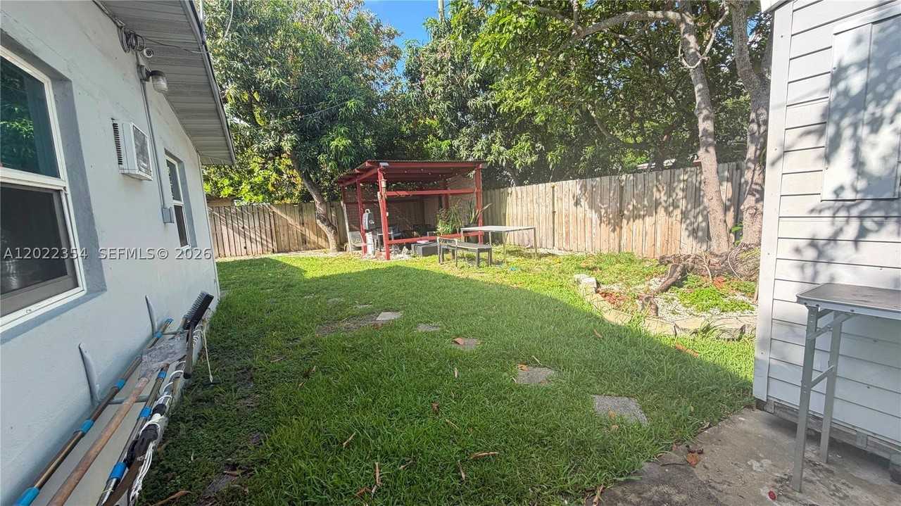 3610 Sw 39th Ave - Photo 3 of 13