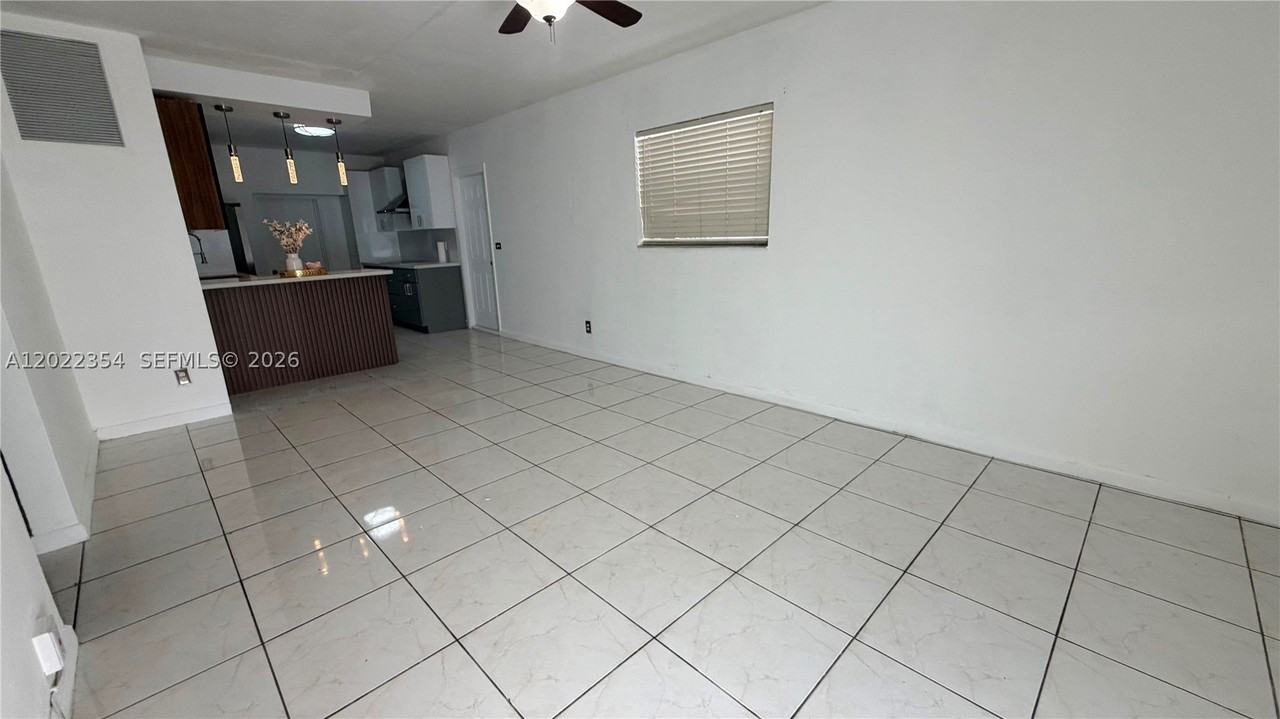 3610 Sw 39th Ave - Photo 4 of 13