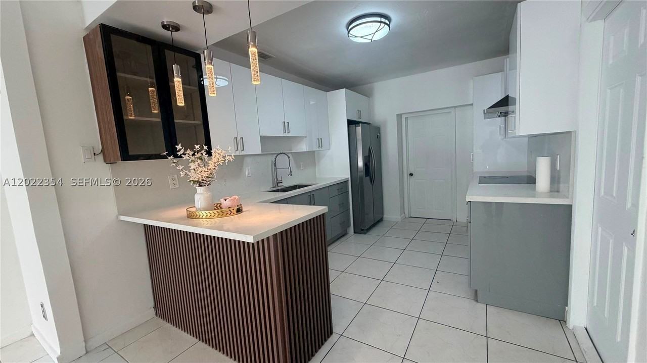 3610 Sw 39th Ave - Photo 6 of 13