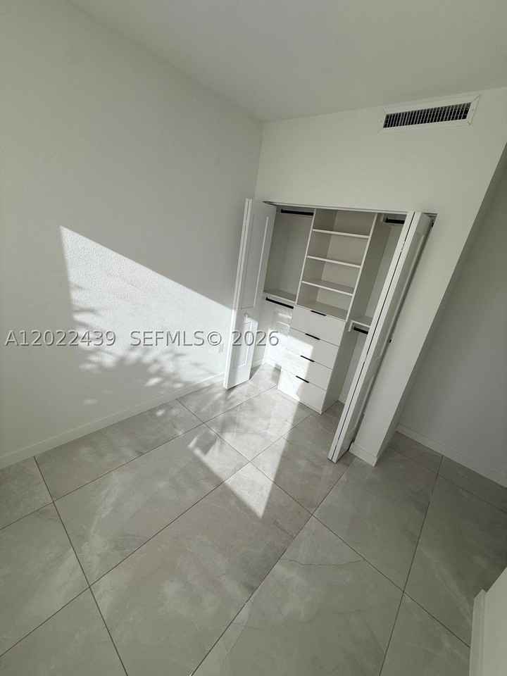 419 Nw 13th Ct #1 - Photo 5 of 7