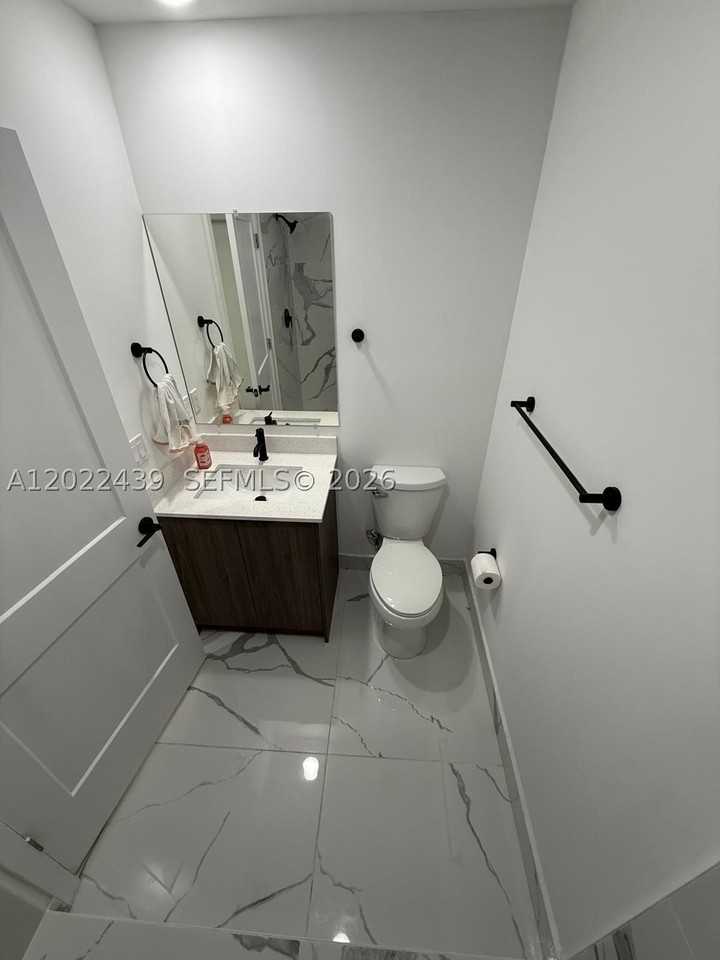 419 Nw 13th Ct #1 - Photo 7 of 7
