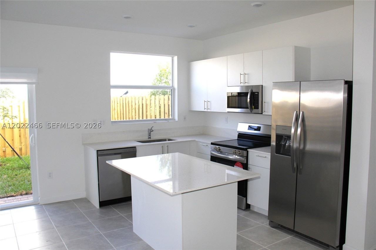 2617 Se 28th Dr #2617 - Photo 4 of 18