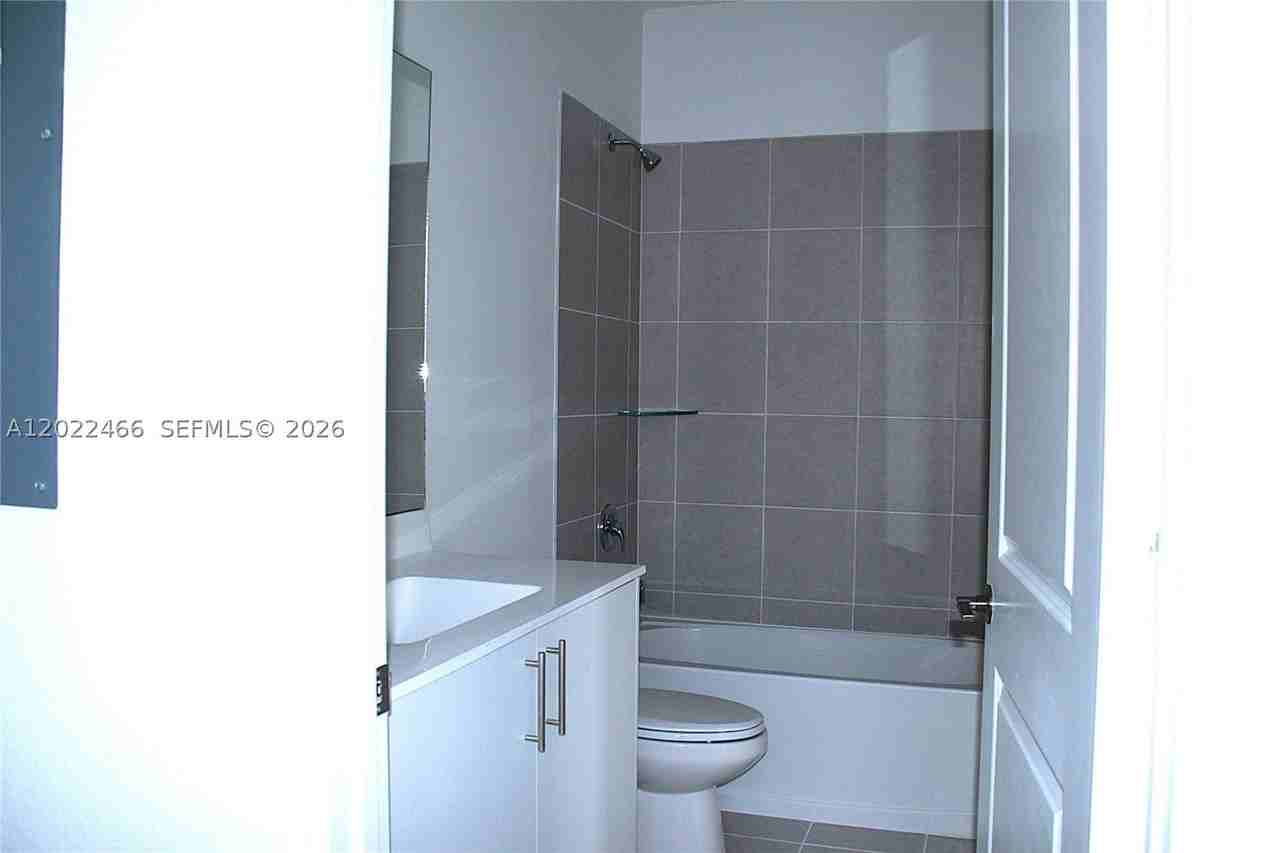 2617 Se 28th Dr #2617 - Photo 7 of 18