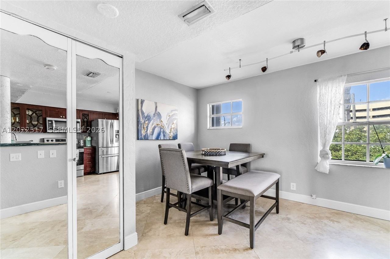 349 Virginia St #349 - Photo 3 of 21