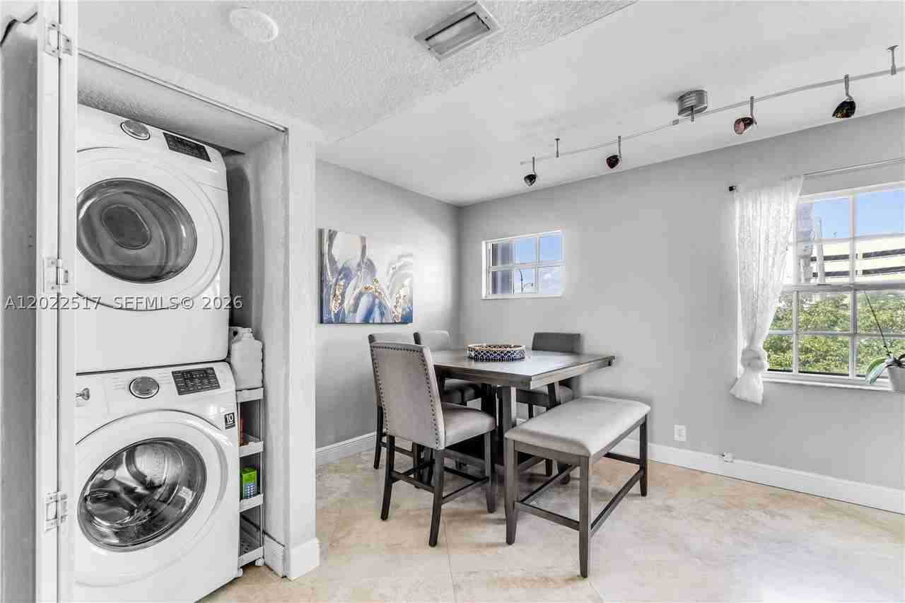 349 Virginia St #349 - Photo 4 of 21