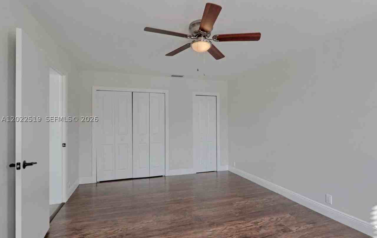 876 Gardenia Dr - Photo 4 of 21