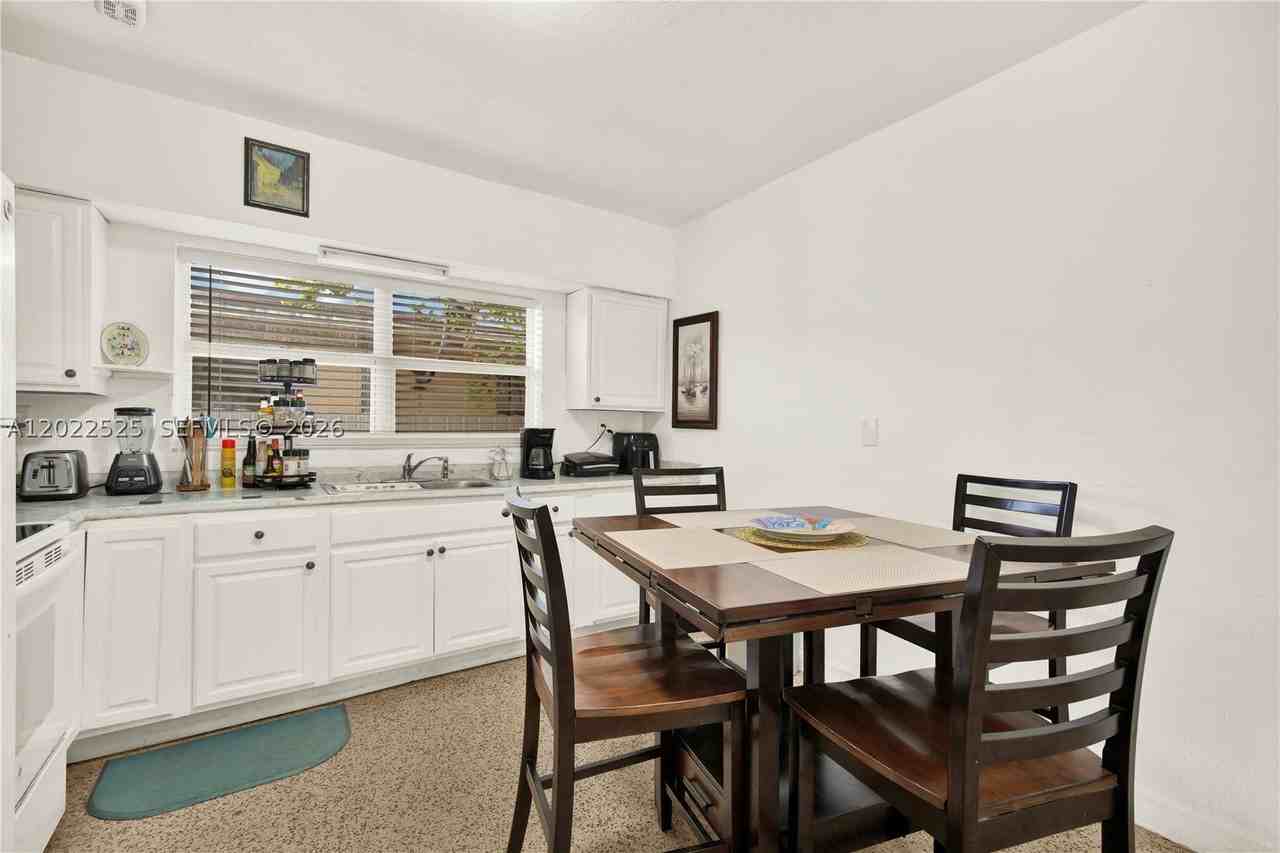 1236 Ne 109th St #2 - Photo 4 of 19
