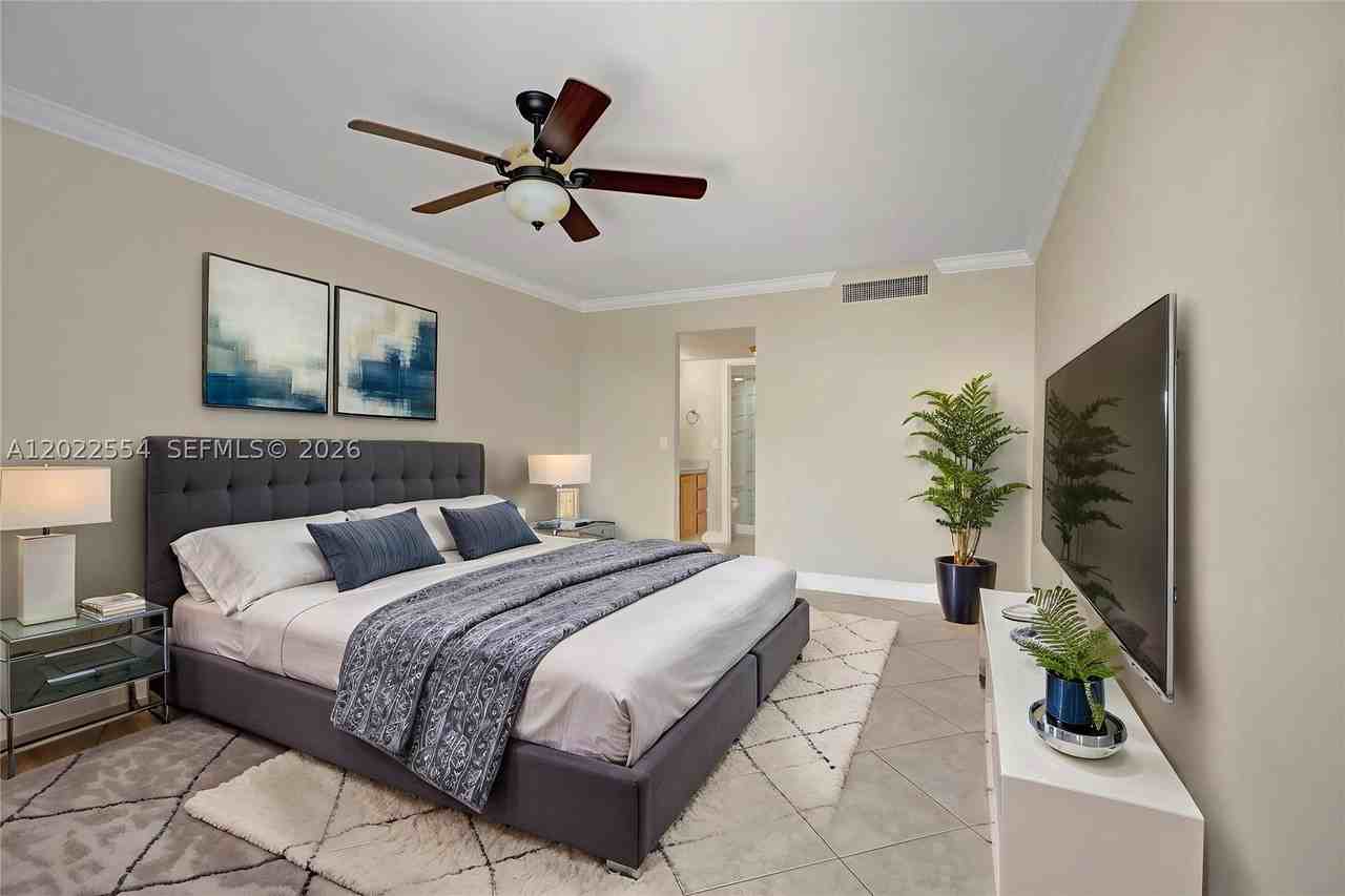 20400 W Country Club Dr #812 - Photo 6 of 37