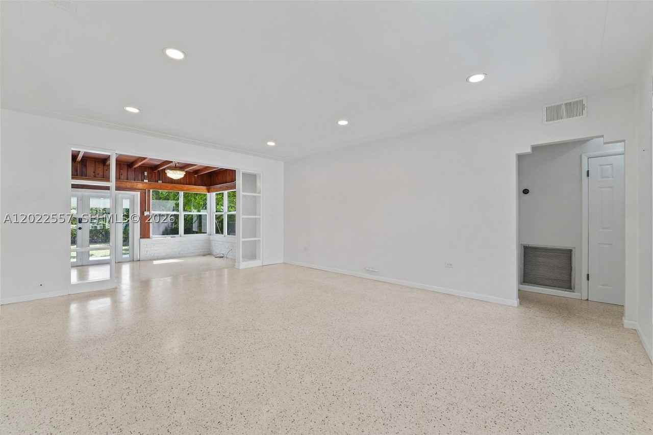 8927 Carlyle Ave - Photo 3 of 16