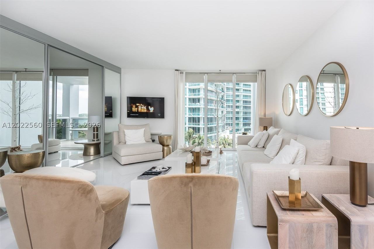 10275 Collins Ave #706 - Photo 5 of 25
