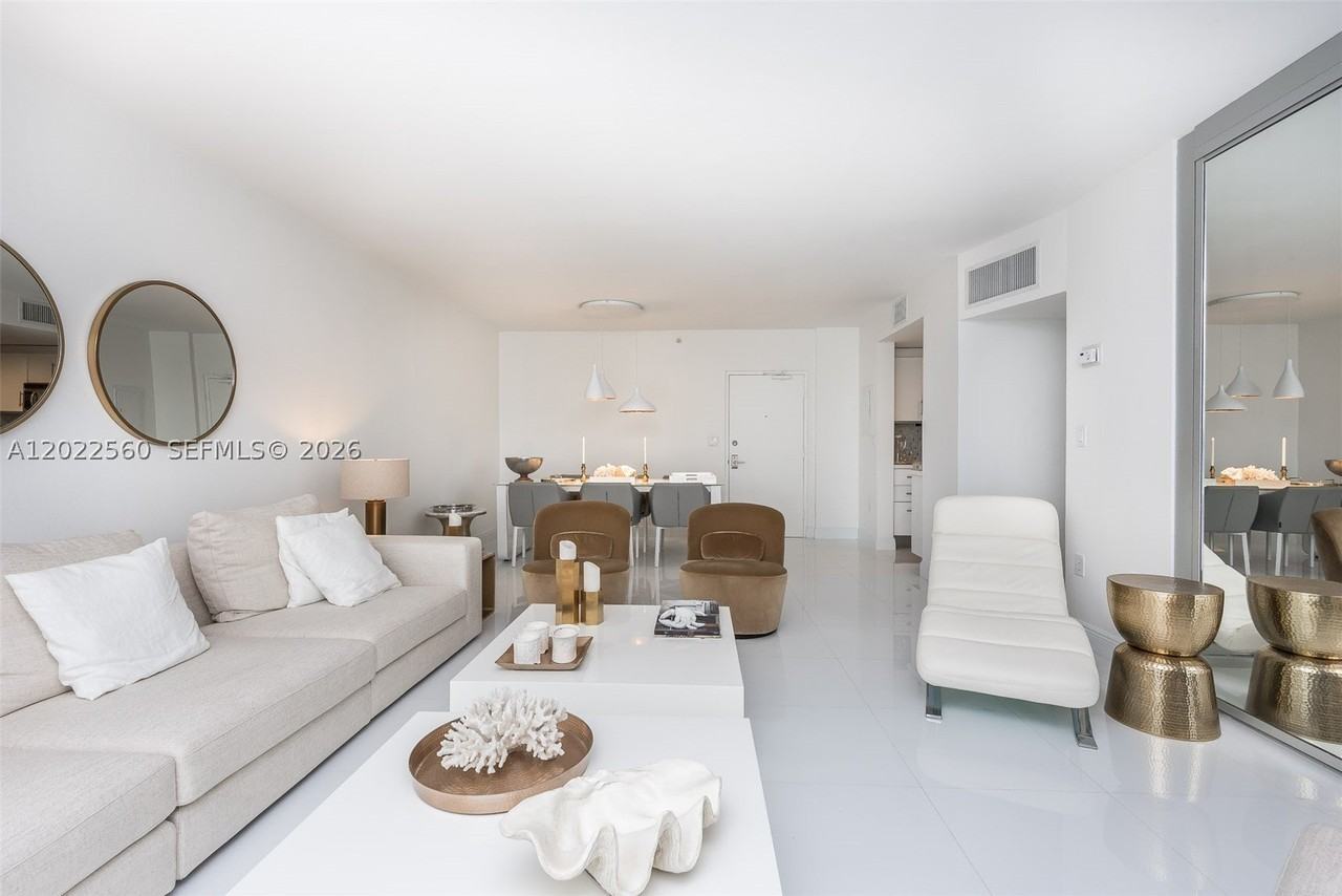 10275 Collins Ave #706 - Photo 6 of 25