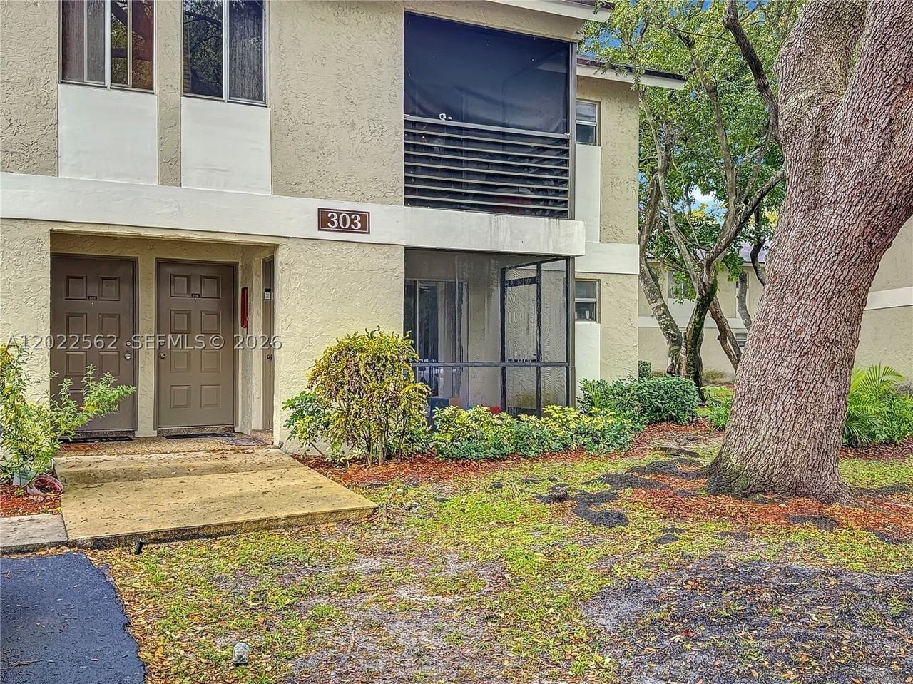 303 Gardens Dr #206