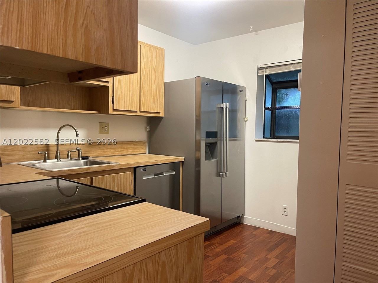 303 Gardens Dr #206 - Photo 4 of 10