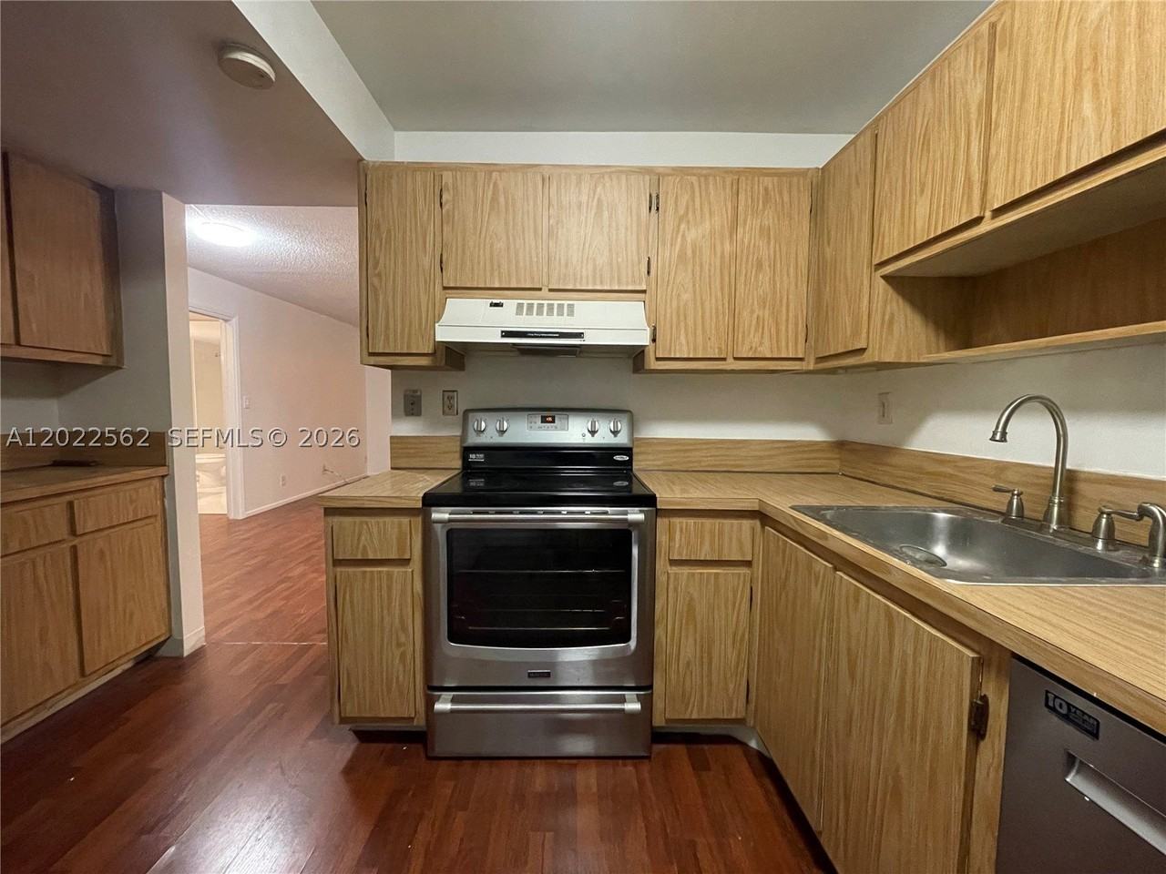 303 Gardens Dr #206 - Photo 5 of 10