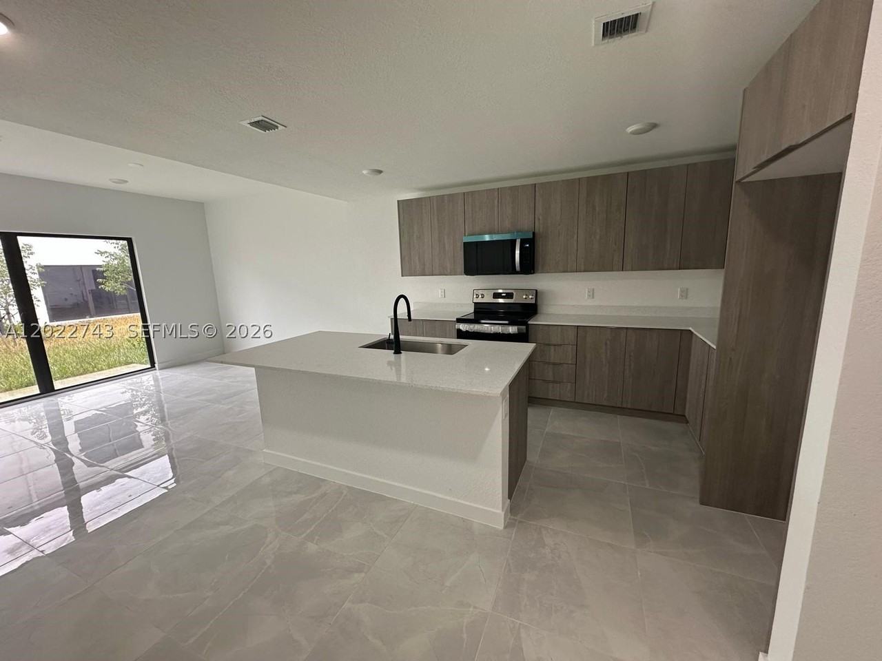 1310 Nw 5th St #1310 - Photo 4 of 32