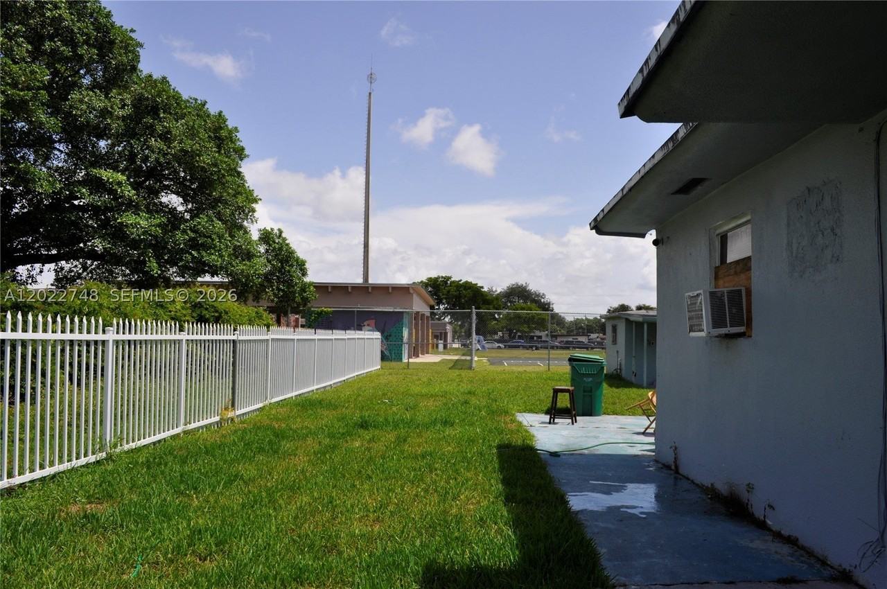 2395 Nw 82nd St #2395 - Photo 4 of 14