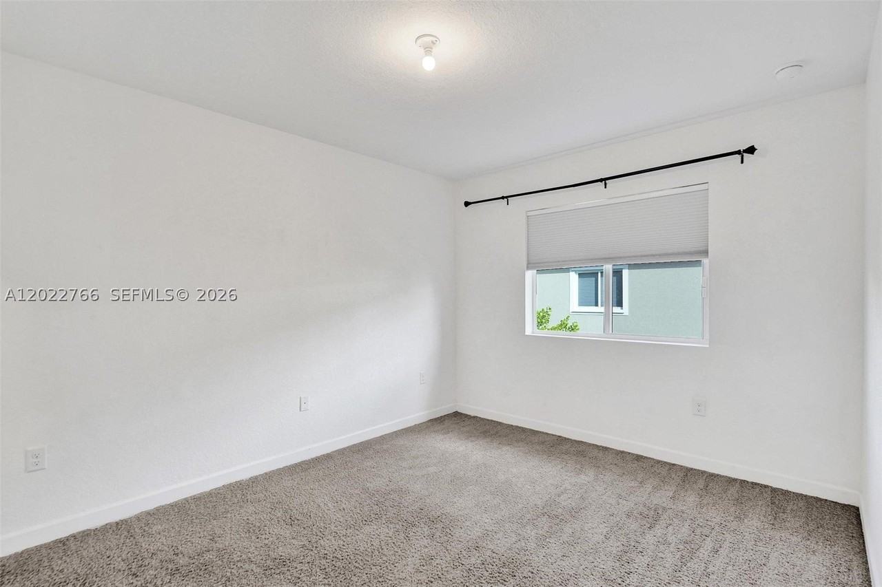 2430 Se 10th Ct - Photo 5 of 25