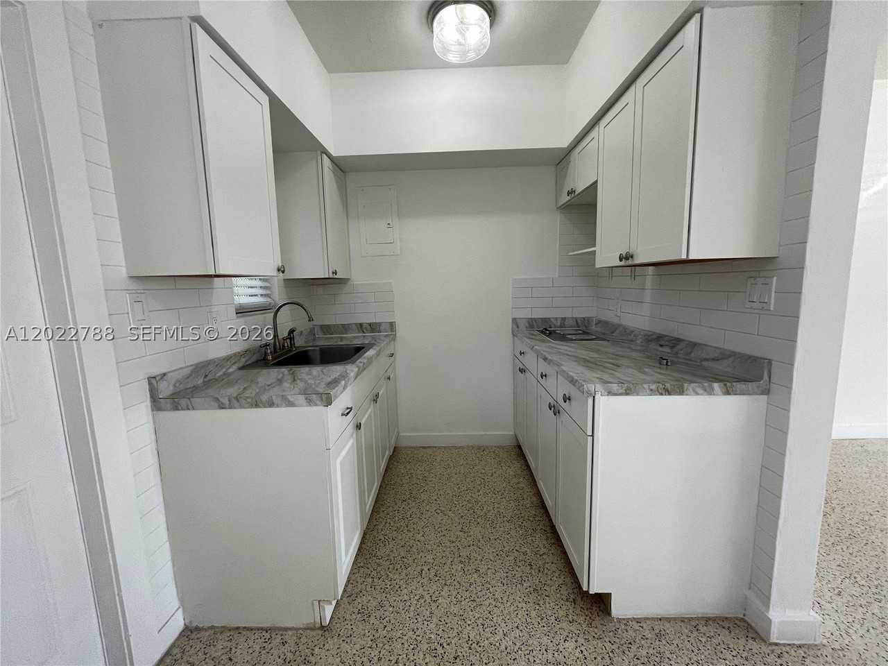 940 Sw 4th Ave #1 - Photo 4 of 11