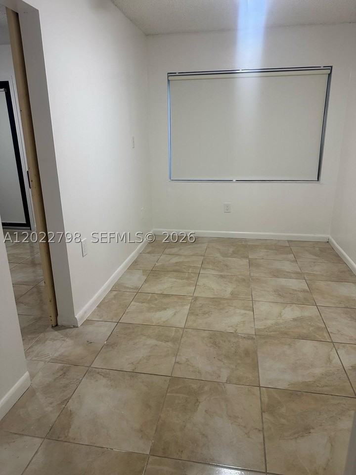 1115 Sw 136th Pl #2 - Photo 3 of 8