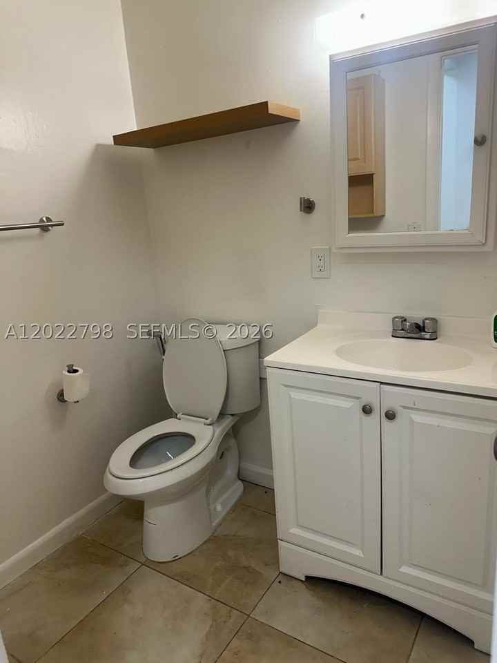 1115 Sw 136th Pl #2 - Photo 7 of 8