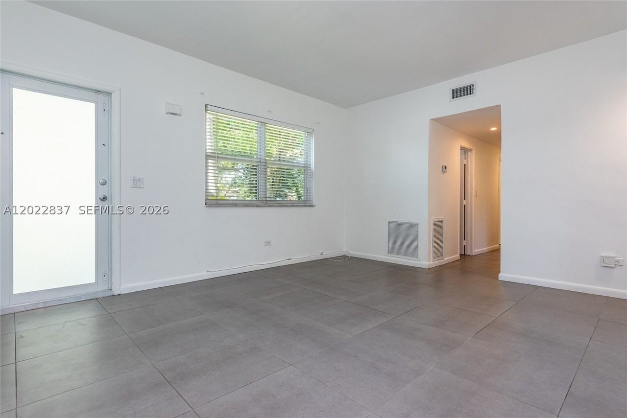 66 Nw 87th St - Photo 6 of 11