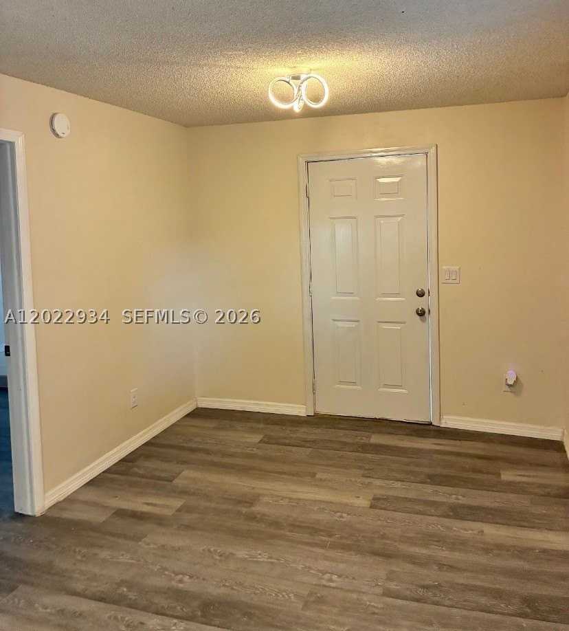 117 5th St Ne #113 - Photo 2 of 12