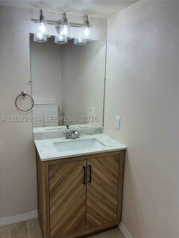 117 5th St Ne #113 - Photo 6 of 12