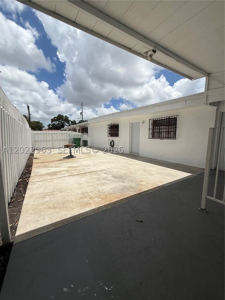 1046 Nw 33rd Ave #BACK - Photo 2 of 25