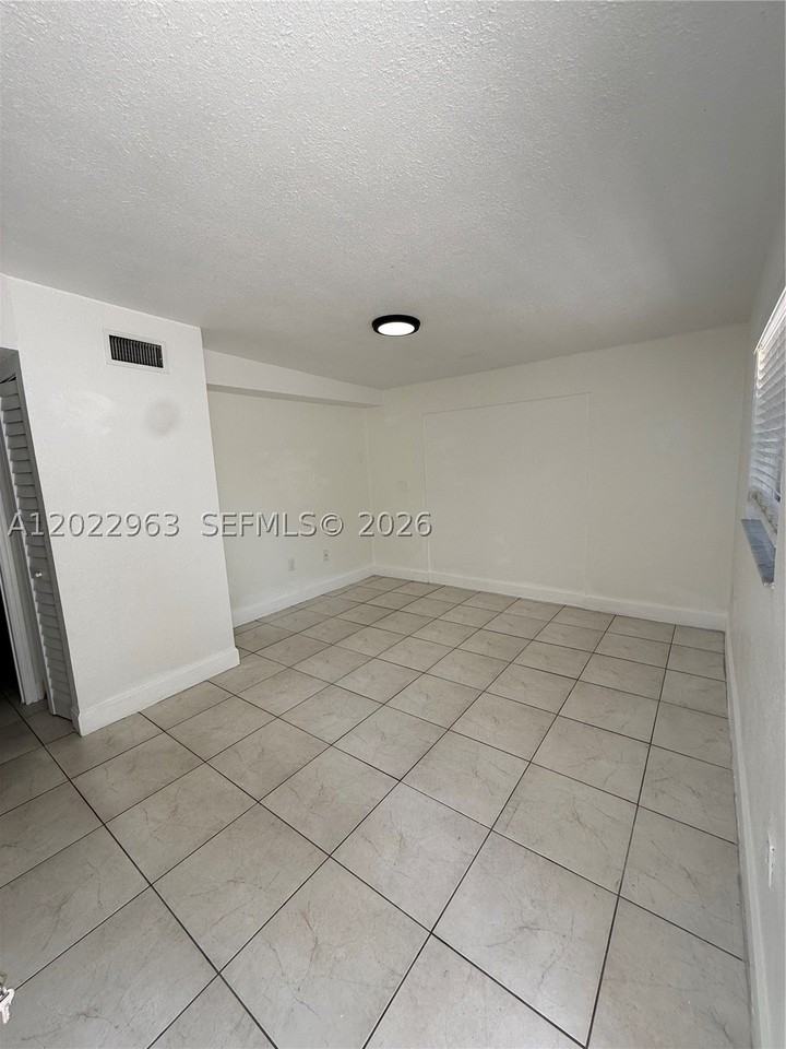 1046 Nw 33rd Ave #BACK - Photo 3 of 25