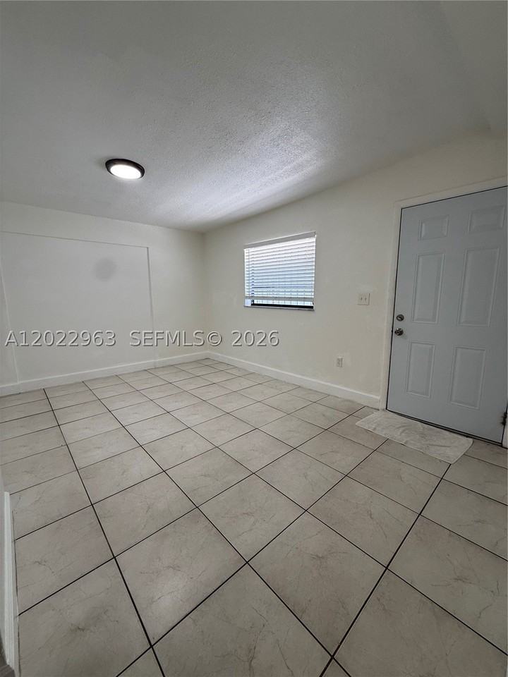 1046 Nw 33rd Ave #BACK - Photo 4 of 25