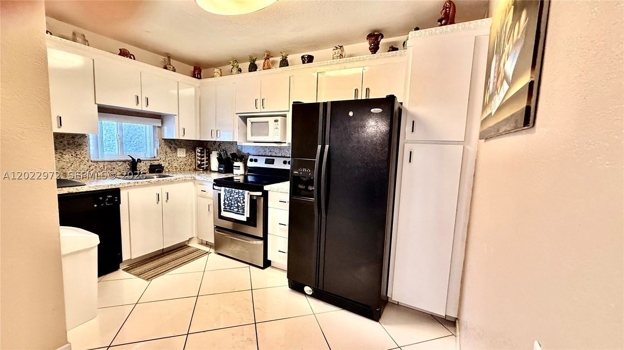 8961 S Hollybrook Blvd #106 - Photo 3 of 33