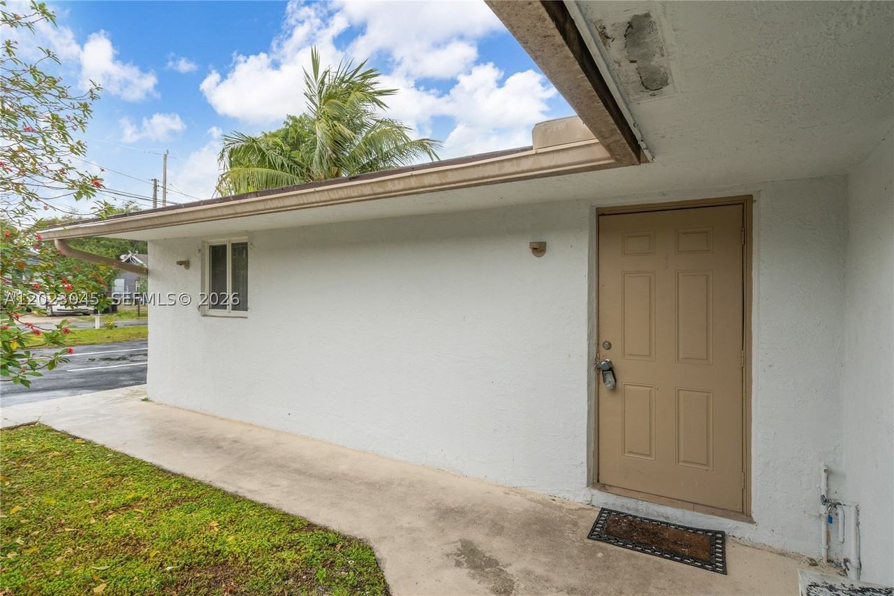 645 Nw 15th Ave #2 - Photo 4 of 29