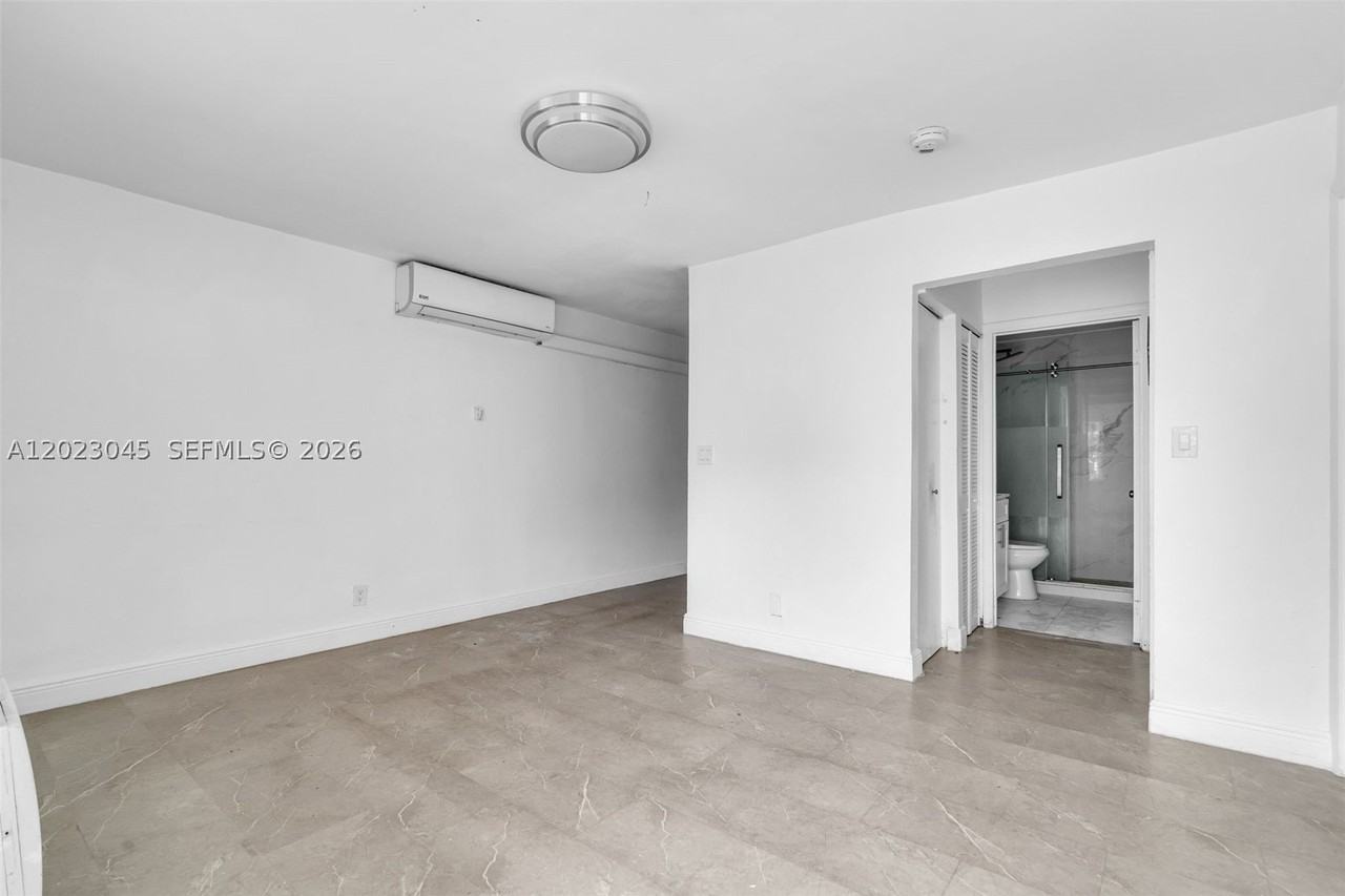645 Nw 15th Ave #2 - Photo 5 of 29